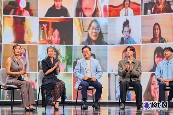 “가장 한국적인 것이 가장 세계적인 것” 대통령-매기 강의 공감  사진=2025 08.22  넷플릭스 넷플릭스 최고 흥행 애니메이션 케이팝 데몬 헌터스 매기 강 감독은 지난 20일 아리랑 국제방송 특별 프로그램 'K팝: 더 넥스트 챕터'(K-Pop: The Next Chapter)에 출연했다. 그녀는 이재명 대통령, 트와이스 정연·지효와 함께 한 방송 녹화에서 한국 문화의 무한한 확장 가능성을 강조했다   K trendy NEWS DB ⓒ케이 트렌디뉴스 무단전재 및 수집, 재배포금지