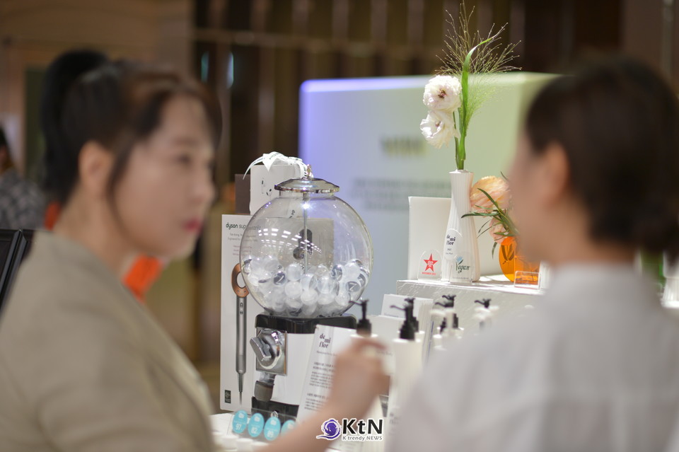 한국 뷰티 산업은 속도로 설명된다.  K-뷰티 기업들은 이를 위해 결재 라인을 최소화하면서도, 공정성을 보장하는 구조를 설계해왔다.