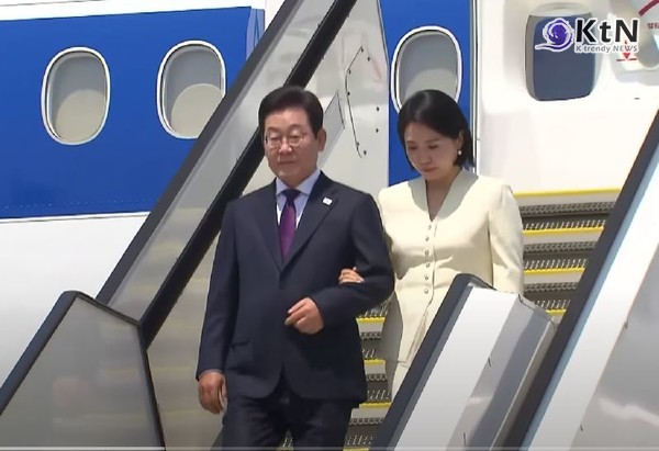 “미국보다 일본 먼저”‥日 언론, 이재명 대통령 방일에 주목  사진=2025 08.23 김혜경 여사, 이재명 대통령 순방 일본에 도착  ktv 영상 갈무리  K trendy NEWS DB ⓒ케이 트렌디뉴스 무단전재 및 수집, 재배포금지