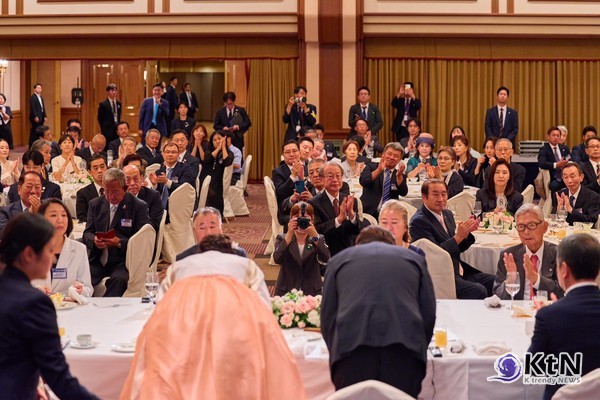 이재명 대통령 "트럼프와 협상, 국익 최우선…합의 뒤집기 없다" 사진=2025 08.25 이재명 대통령 페이스북 갈무리{순방 첫 일정으로 재일 동포 간담회를 열어 이국땅에서 굳건히 정체성을 지켜오신 재일 동포 여러분께 대한민국을 대표해 감사를 전했습니다.  }  / 편집 K trendy NEWS DB ⓒ케이 트렌디뉴스 무단전재 및 수집, 재배포금지