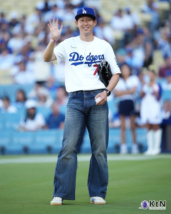 LA FC 합류 후 첫 공식행사' 손흥민, 다저스 시구로 뜨거운 환호  사진=2025 08.28  MLBKOR 엑스 갈무리 K trendy NEWS DB ⓒ케이 트렌디뉴스 무단전재 및 수집, 재배포금지
