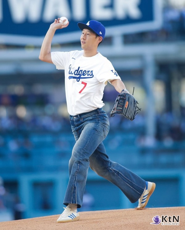 LA FC 합류 후 첫 공식행사' 손흥민, 다저스 시구로 뜨거운 환호  사진=2025 08.28 MLBKOR 엑스 갈무리 K trendy NEWS DB ⓒ케이 트렌디뉴스 무단전재 및 수집, 재배포금지