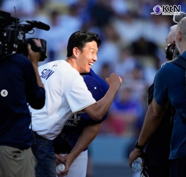 .LA FC 합류 후 첫 공식행사' 손흥민, 다저스 시구로 뜨거운 환호 사진=2025 08.28  ladodgers 인스타그램  갈무리 K trendy NEWS DB ⓒ케이 트렌디뉴스 무단전재 및 수집, 재배포금지