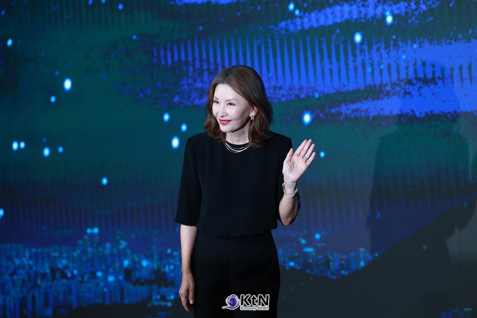 제작발표회 현장에서 이미숙은 말수는 적었지만, 그 자체로 현장의 공기를 단단히 붙잡는 아우라를 발산했다. /사진=K trendy NEWS DB ⓒ케이 트렌디뉴스 무단전재 및 수집, 재배포금지