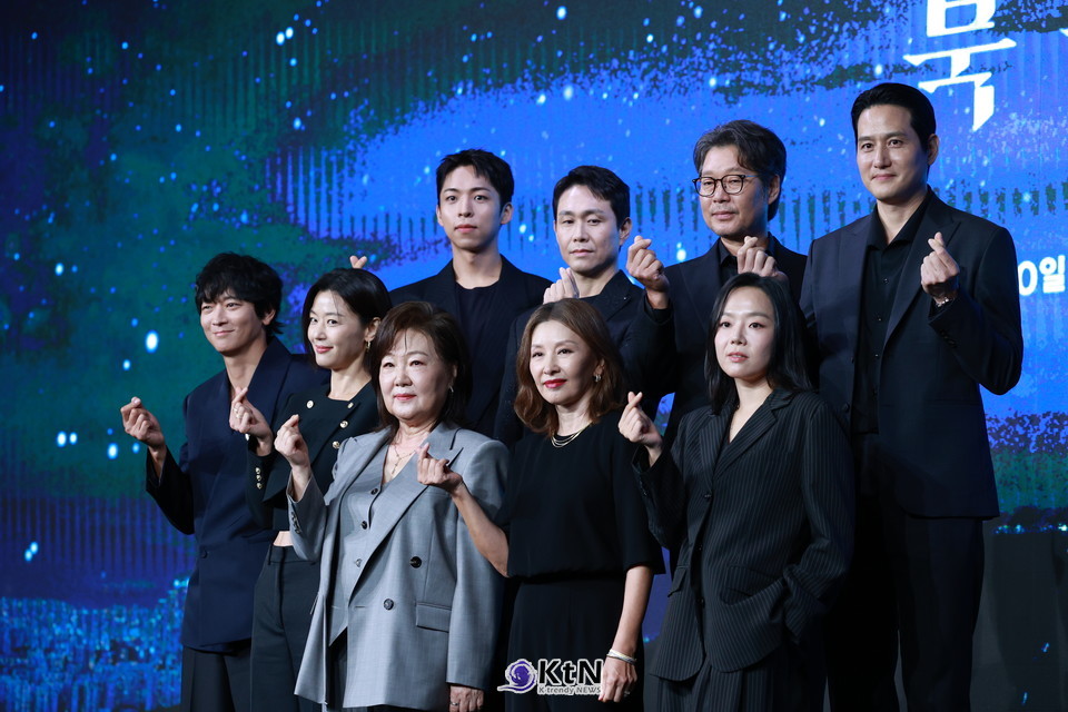 김해숙은 '그때는 사기꾼으로 만났다가, 이번에는 나라를 움직이는 정치인으로 만났다'며 웃음을 보였다. /사진=K trendy NEWS DB ⓒ케이 트렌디뉴스 무단전재 및 수집, 재배포금지