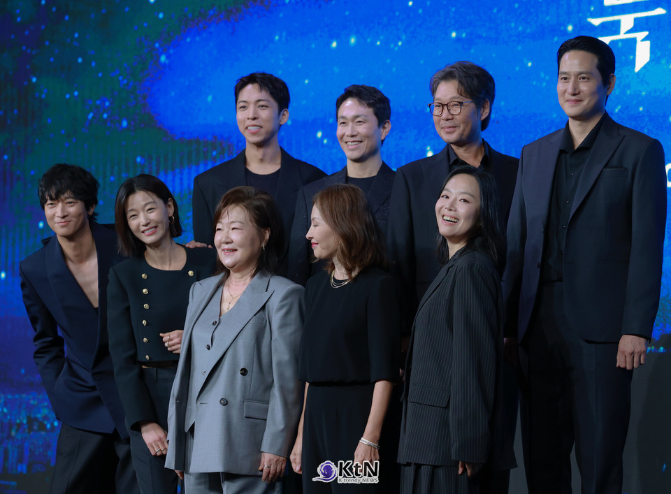 유재명이 맡은 유운학은 다른 주요 인물들과의 관계 속에서 더욱 존재감을 드러낸다./사진=K trendy NEWS DB ⓒ케이 트렌디뉴스 무단전재 및 수집, 재배포금지