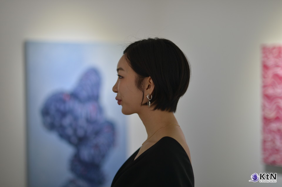 홍설 작가, 인도의 억압적 규율과 기억의 흔적. 사진=K trendy NEWS DB ⓒ케이 트렌디뉴스 무단전재 및 수집, 재배포금지