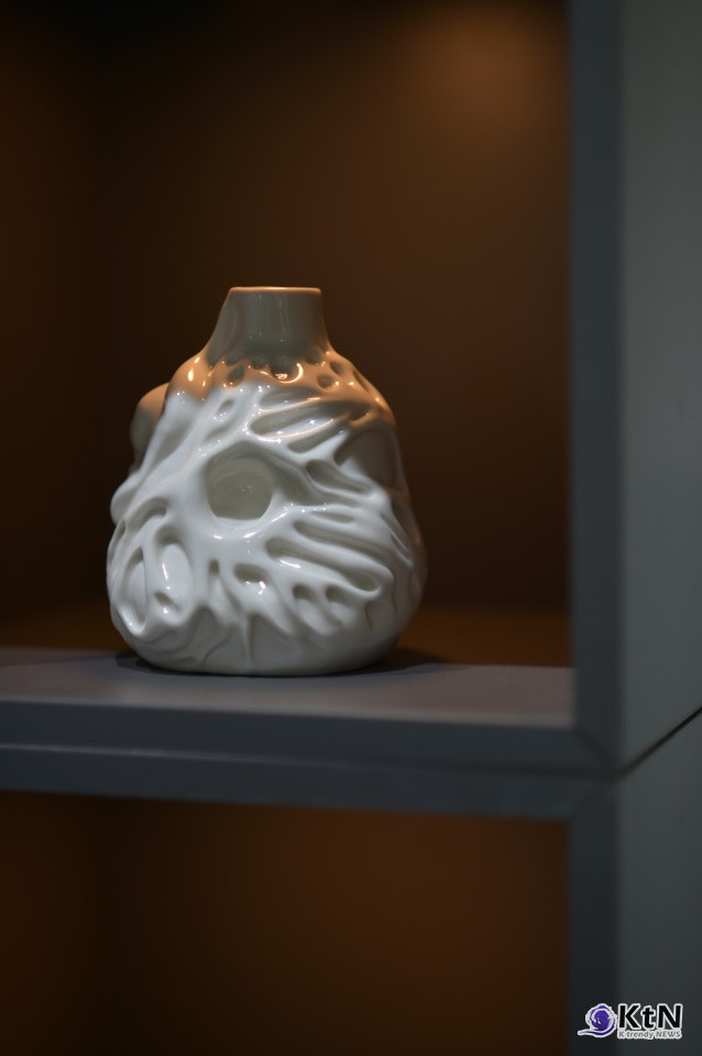 홍설 작가, 감정의 언어를 확장하는 크로스오버. 사진=K trendy NEWS DB ⓒ케이 트렌디뉴스 무단전재 및 수집, 재배포금지