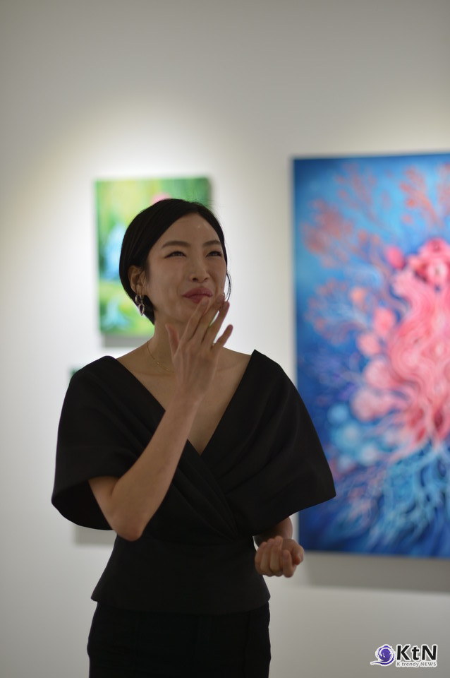 홍설 작가, 감정의 언어를 확장하는 크로스오버. 사진=K trendy NEWS DB ⓒ케이 트렌디뉴스 무단전재 및 수집, 재배포금지