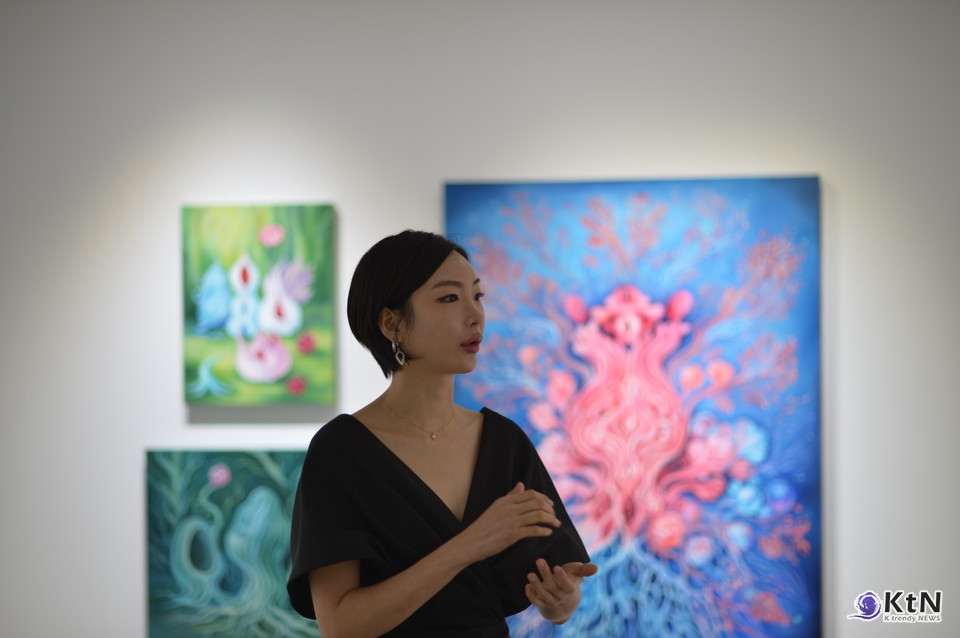 홍설 작가, 억압의 흔적과 해방의 몸짓. 사진=K trendy NEWS DB ⓒ케이 트렌디뉴스 무단전재 및 수집, 재배포금지