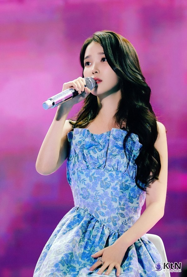 아이유 ‘바이, 썸머’, 2년 만의 팬밋업 성료…17주년 감동 사진=2025 09.15  EDAM 엔터테인먼  K trendy NEWS DB ⓒ케이 트렌디뉴스 무단전재 및 수집, 재배포금지