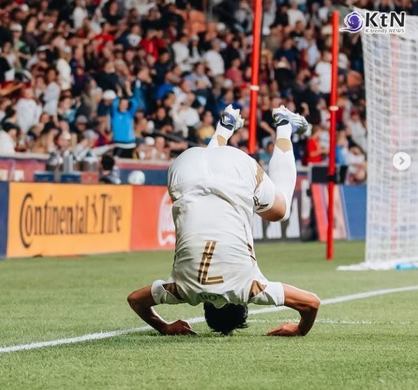 손흥민, 미국 무대 첫 해트트릭…MLS 6경기 5골 폭발  사진=2025 09.18 lafc 인스타그램 (해트트릭을 위해 골을 양보한 데니스 부앙가를 위해 손흥민은, 전매특허 세리머니인 앞덤블링을 시도했지만 앞구르기를 하면서 데니스 부앙가는 물론 현장에 웃음을 안겼다.) K trendy NEWS DB ⓒ케이 트렌디뉴스 무단전재 및 수집, 재배포금지