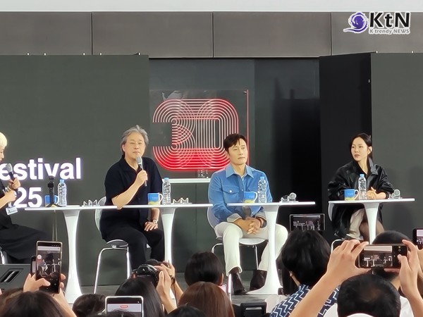 연기 30년 맞은 이병헌, 제30회 부산국제영화제  개막식 MC 소감...겹경사로 부일영화상까지  사진=2025 09.19   K trendy NEWS DB ⓒ케이 트렌디뉴스 무단전재 및 수집, 재배포금지