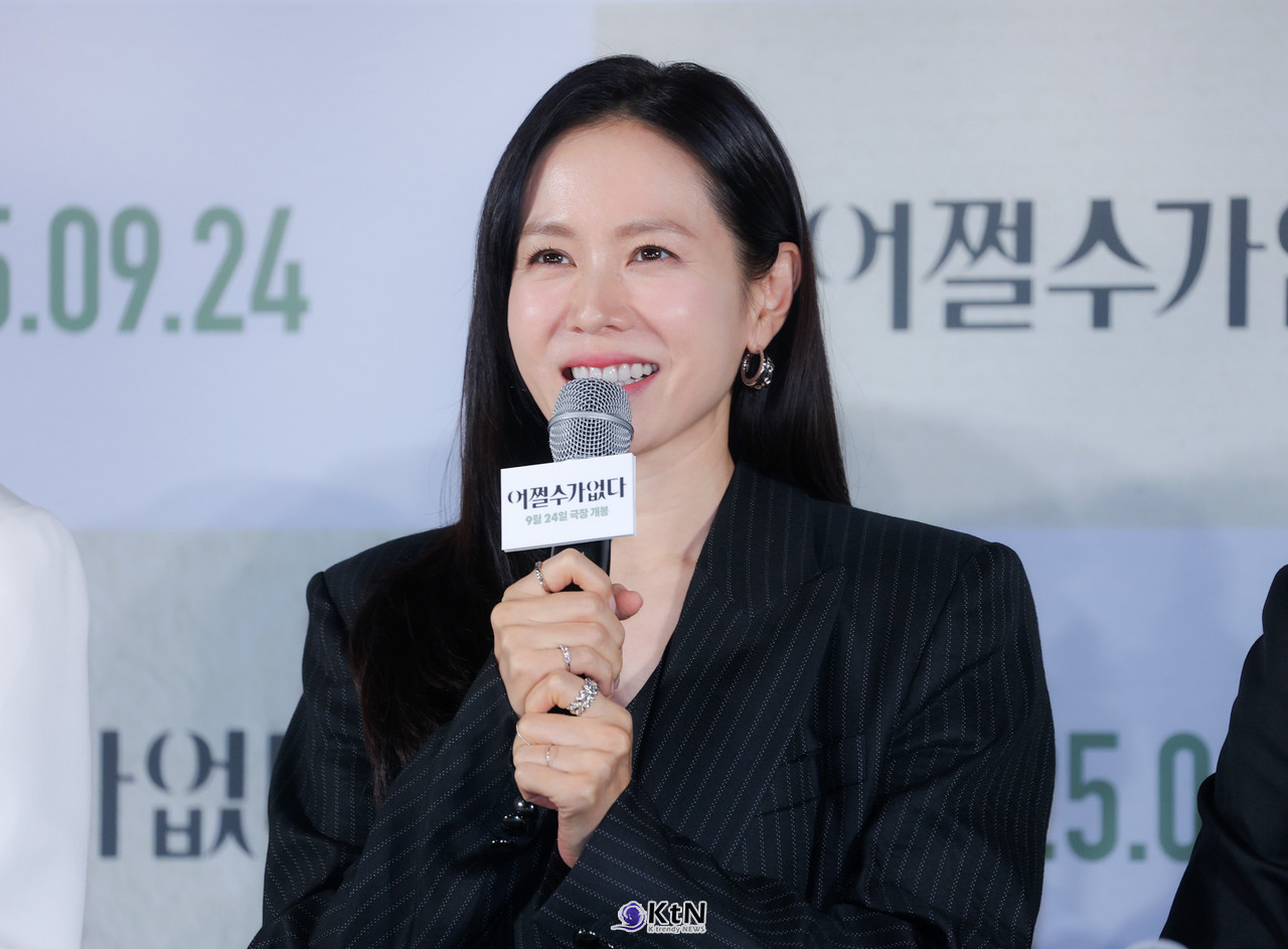 배우 손예진이 영화 '어쩔수가없다' 언론 배급 시사회에 참석해 다양한 이야기를 나누고 있다. / 사진=K trendy NEWS DB ⓒ케이 트렌디뉴스 무단전재 및 수집, 재배포금지