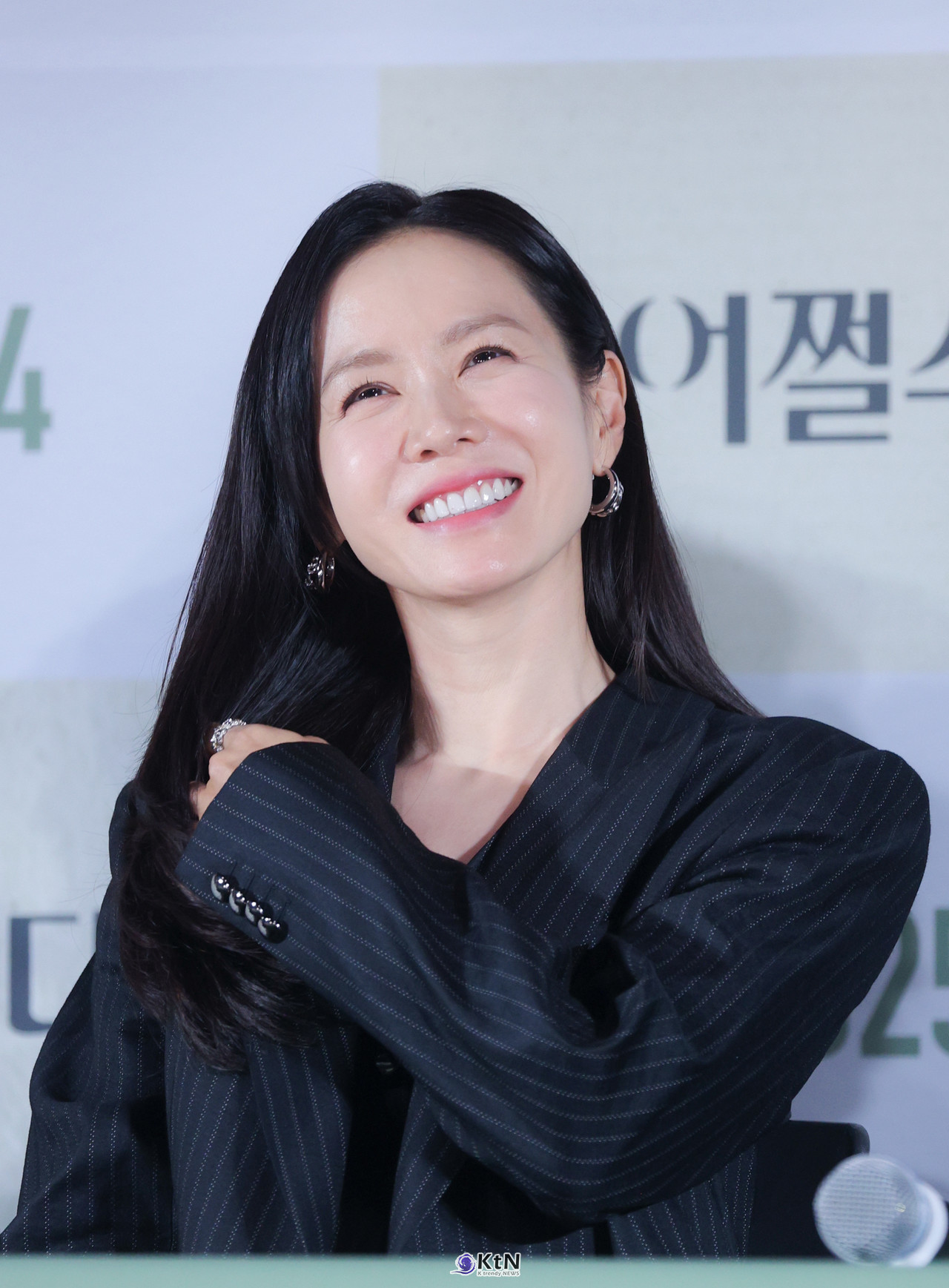 배우 손예진이 영화 '어쩔수가 없다' 언론 배급 시사회에 참석해 다양한 이야기를 나누고 있다. / 사진=K trendy NEWS DB ⓒ케이 트렌디뉴스 무단전재 및 수집, 재배포금지