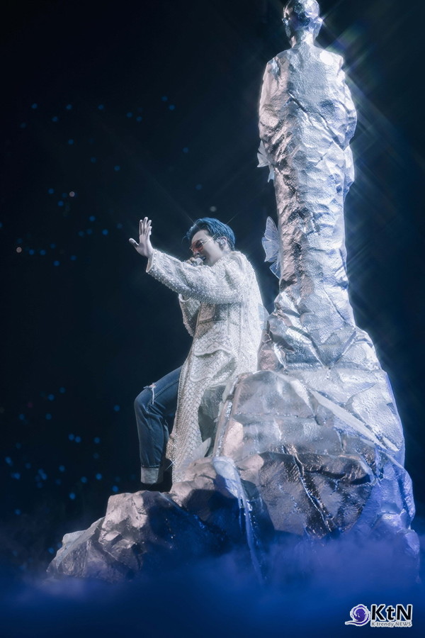 'K팝 아이콘' 지드래곤x샤넬= 예술...수석 디자이너 수트 입고 ‘★파워’ 입증  사진=2025 09.23  chanelofficial  지드래곤 프랑스 공연. 사진ㅣ갤럭시코퍼레이션 K trendy NEWS DB ⓒ케이 트렌디뉴스 무단전재 및 수집, 재배포금지