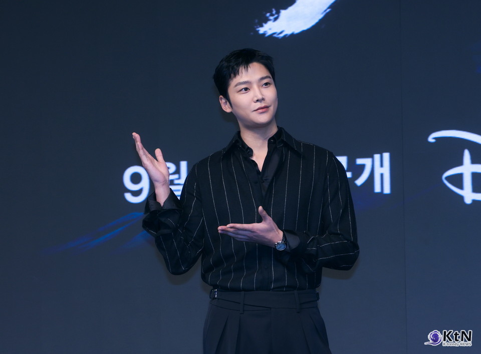 디즈니+ 오리지널 사극 드라마 탁류 제작발표회 현장. 배우 로운, 신예은, 박서함, 박지환, 최귀화, 김동원과 추창민 감독.  사진=K trendy NEWS DB ⓒ케이 트렌디뉴스 무단전재 및 수집, 재배포금지