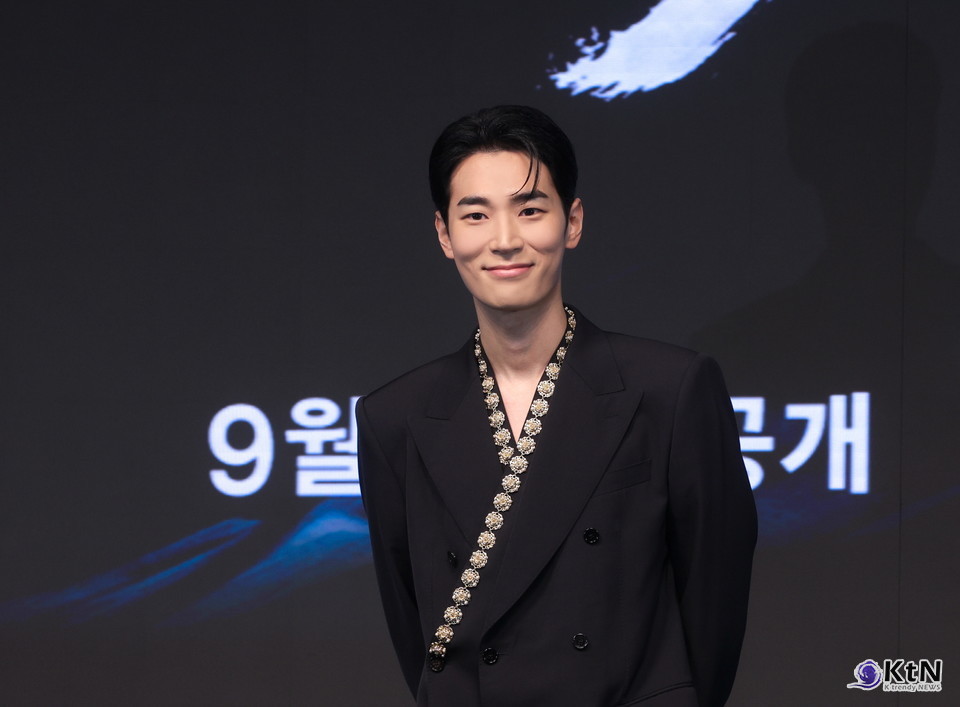 디즈니+ 오리지널 사극 드라마 탁류 제작발표회 현장. 배우 로운, 신예은, 박서함, 박지환, 최귀화, 김동원과 추창민 감독.  사진=K trendy NEWS DB ⓒ케이 트렌디뉴스 무단전재 및 수집, 재배포금지