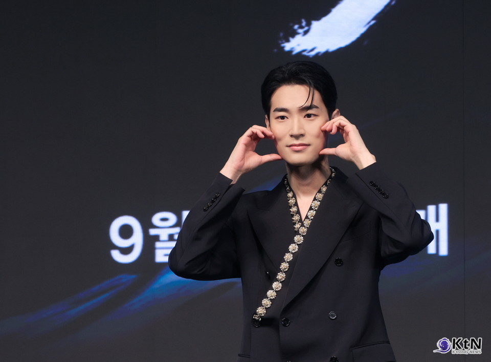 디즈니+ 오리지널 사극 드라마 탁류 제작발표회 현장. 배우 로운, 신예은, 박서함, 박지환, 최귀화, 김동원과 추창민 감독. 사진=K trendy NEWS DB ⓒ케이 트렌디뉴스 무단전재 및 수집, 재배포금지