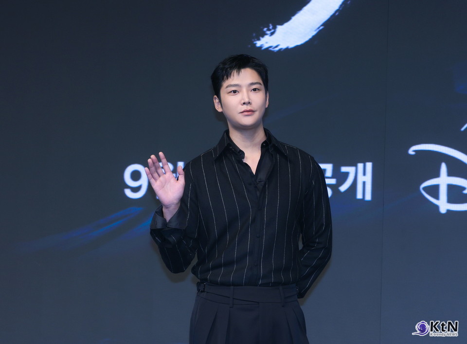 디즈니+ 오리지널 사극 드라마 탁류 제작발표회 현장. 배우 로운, 신예은, 박서함, 박지환, 최귀화, 김동원과 추창민 감독. 사진=K trendy NEWS DB ⓒ케이 트렌디뉴스 무단전재 및 수집, 재배포금지