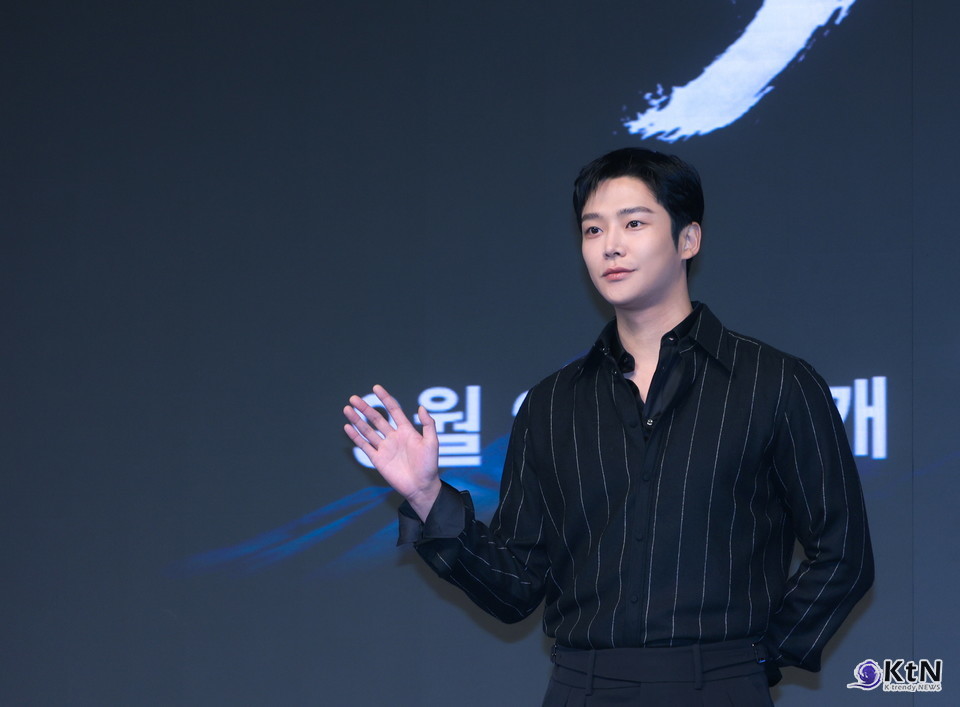 디즈니+ 오리지널 사극 드라마 탁류 제작발표회 현장. 배우 로운, 신예은, 박서함, 박지환, 최귀화, 김동원과 추창민 감독. 사진=K trendy NEWS DB ⓒ케이 트렌디뉴스 무단전재 및 수집, 재배포금지