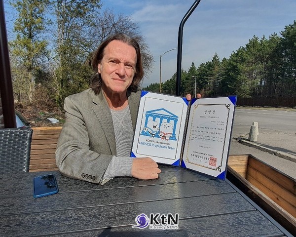 태권도는 이미 세계 200여 개국에서 수련되고 있다. 다국간 등재는 이 사실을 유네스코의 언어로 구조화하는 일이다.  (키틴무뇨즈 유네스코 추진 위원 임명장 수여)/사진=KOREA 태권도 유네스코 추진단, K trendy NEWS DB ⓒ케이 트렌디뉴스 무단전재 및 수집, 재배포금지