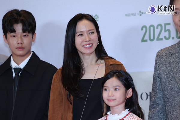 현빈♥손예진, 시사회 뒤풀이 투샷 포착… 특급 외조 어땠나 보니 [shorts] 사진=2025 09.24  ‘어쩔 수가 없다’ VIP 시사회K trendy NEWS DB ⓒ케이 트렌디뉴스 무단전재 및 수집, 재배포금지 