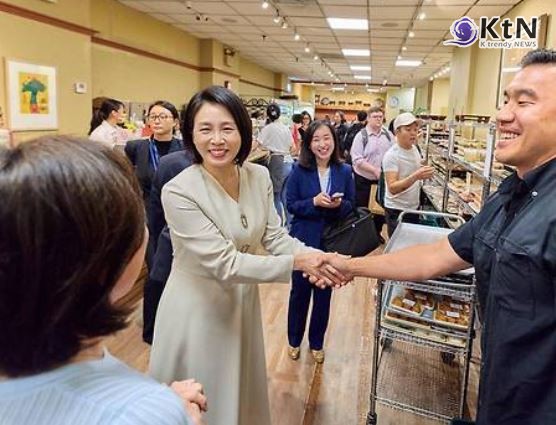 뉴욕 코리아타운 찾은 김혜경 여사, 김밥 인기, 영화 (케데헌)장면 영향 컸다  사진=2025 09.25 대통령실  K trendy NEWS DB ⓒ케이 트렌디뉴스 무단전재 및 수집, 재배포금지