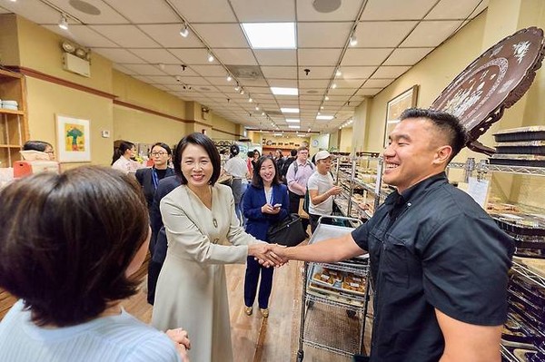 뉴욕 코리아타운 찾은 김혜경 여사, 김밥 인기, 영화 (케데헌)장면 영향 컸다  사진=2025 09.25 대통령실  K trendy NEWS DB ⓒ케이 트렌디뉴스 무단전재 및 수집, 재배포금지