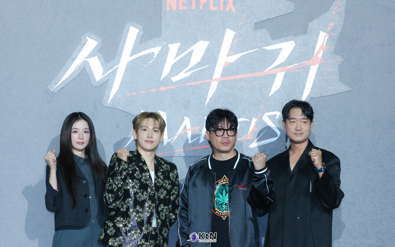 배우 임시완, 박규영, 조우진, 이태성 감독이 넷플릭스 영화 '사마귀' 제작보고회에 참석해 포즈를 취하고 있다. / 사진=K trendy NEWS DB ⓒ케이 트렌디뉴스 무단전재 및 수집, 재배포금지.