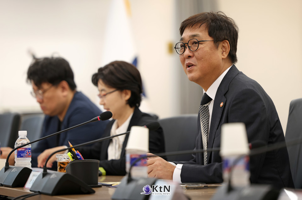 최휘영 문체부 장관, 이현세 등 창작자·업계 관계자와 간담회. 사진=문화체육관광부, K trendy NEWS DB ⓒ케이 트렌디뉴스 무단전재 및 수집, 재배포금지