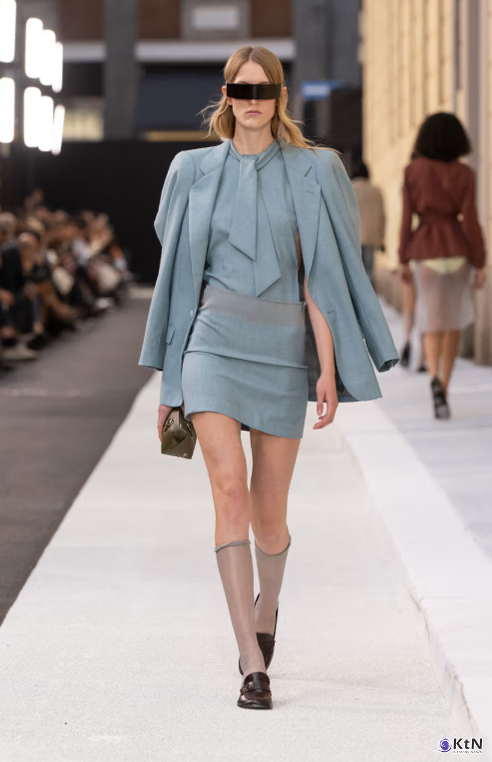 MM6 Maison Margiela Spring/Summer 2026 Is All About "Heightened Normality".  사진=Maison Margiela/Vogue Runway, K trendy NEWS DB  ⓒ케이 트렌디뉴스 무단전재 및 수집, 재배포금지