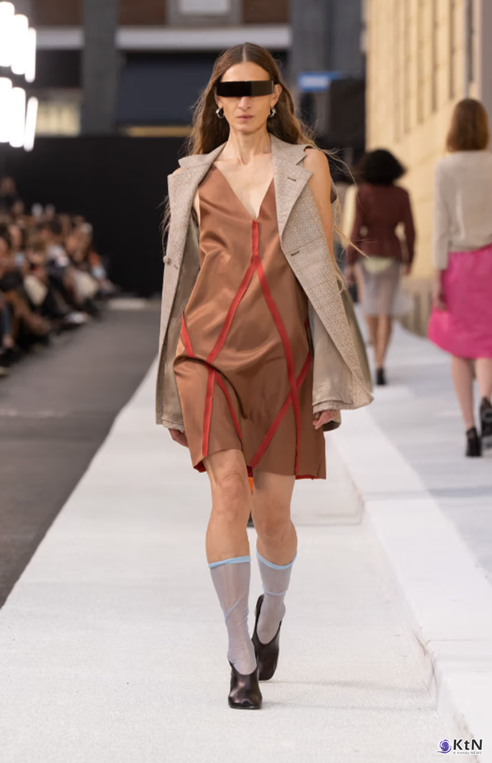 MM6 Maison Margiela Spring/Summer 2026 Is All About "Heightened Normality".  사진=Maison Margiela/Vogue Runway, K trendy NEWS DB  ⓒ케이 트렌디뉴스 무단전재 및 수집, 재배포금지