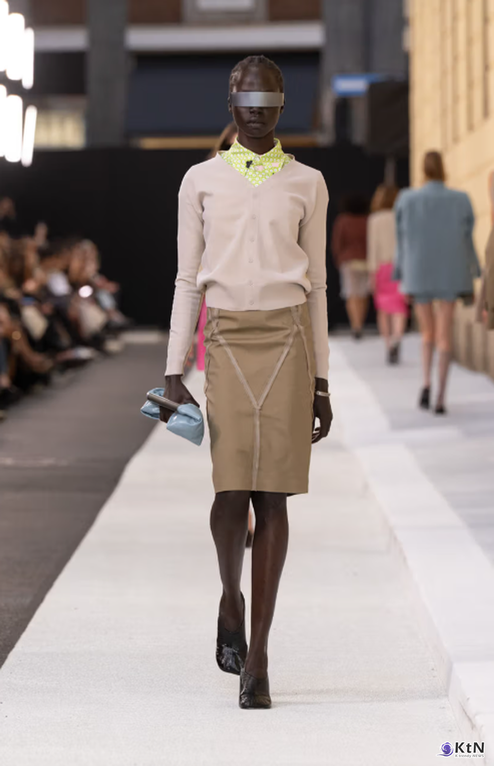 MM6 Maison Margiela Spring/Summer 2026 Is All About "Heightened Normality".  사진=Maison Margiela/Vogue Runway, K trendy NEWS DB  ⓒ케이 트렌디뉴스 무단전재 및 수집, 재배포금지