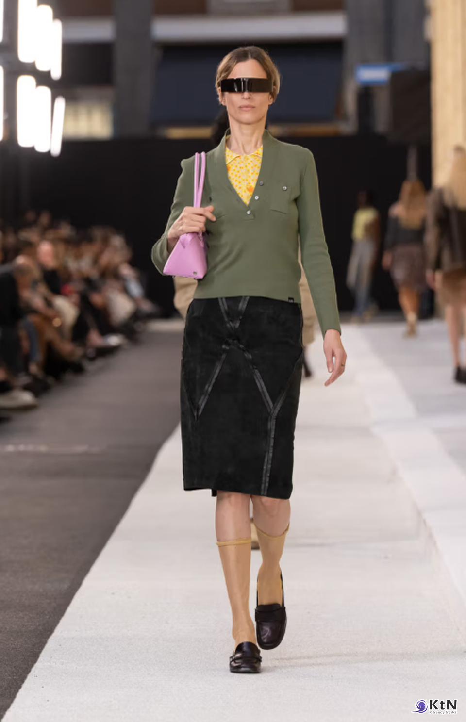 MM6 Maison Margiela Spring/Summer 2026 Is All About "Heightened Normality".  사진=Maison Margiela/Vogue Runway, K trendy NEWS DB  ⓒ케이 트렌디뉴스 무단전재 및 수집, 재배포금지