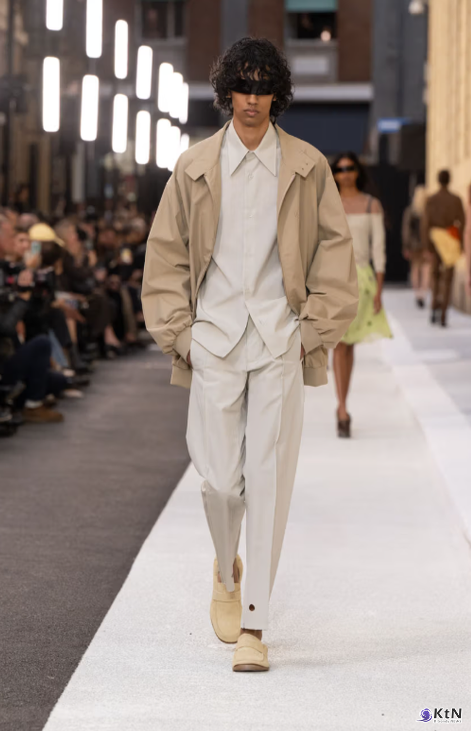 MM6 Maison Margiela Spring/Summer 2026 Is All About "Heightened Normality".  사진=Maison Margiela/Vogue Runway, K trendy NEWS DB  ⓒ케이 트렌디뉴스 무단전재 및 수집, 재배포금지