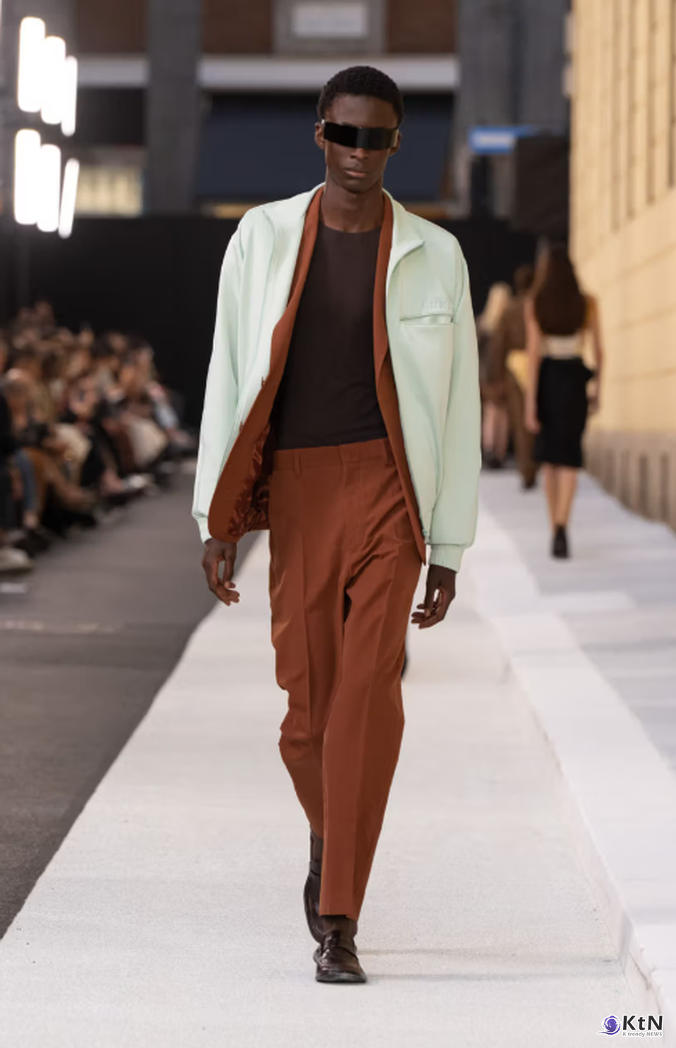 MM6 Maison Margiela Spring/Summer 2026 Is All About "Heightened Normality".  사진=Maison Margiela/Vogue Runway, K trendy NEWS DB  ⓒ케이 트렌디뉴스 무단전재 및 수집, 재배포금지