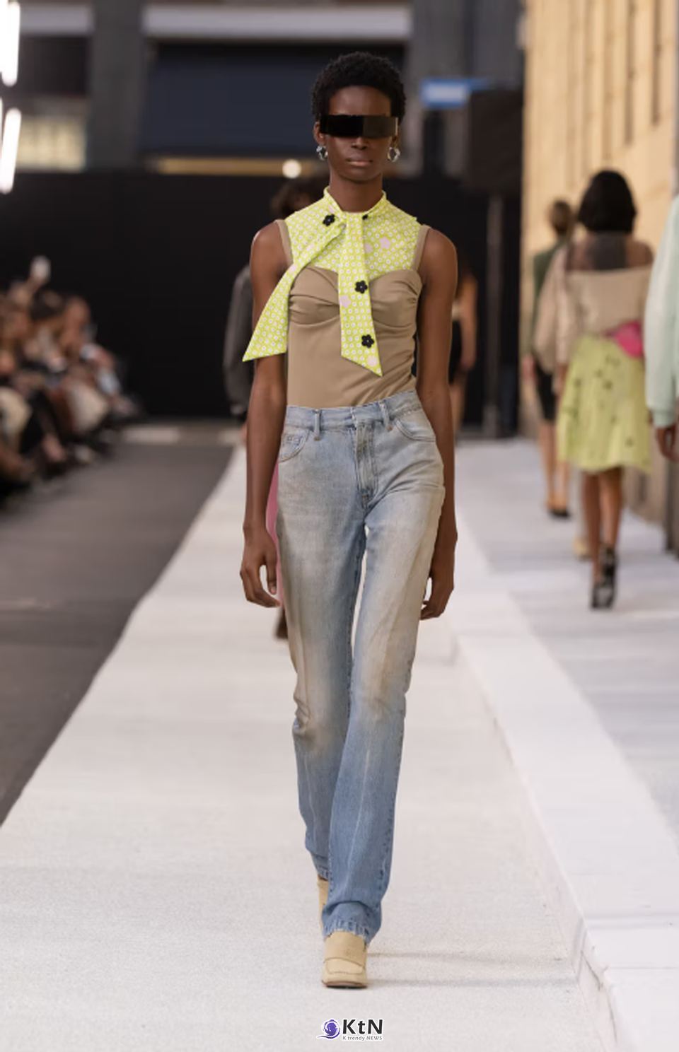 MM6 Maison Margiela Spring/Summer 2026 Is All About "Heightened Normality".  사진=Maison Margiela/Vogue Runway, K trendy NEWS DB  ⓒ케이 트렌디뉴스 무단전재 및 수집, 재배포금지