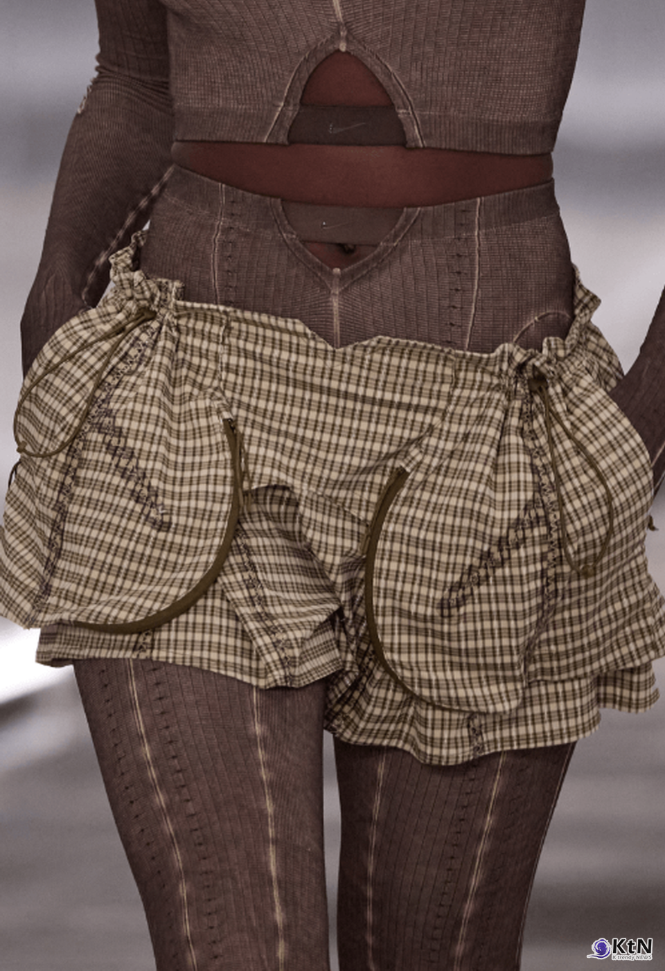 KNWLS' Milan Debut Unveils a Synergistic Collaboration with Nike. 사진=Iker Aldama, K trendy NEWS DB ⓒ케이 트렌디뉴스 무단전재 및 수집, 재배포금지