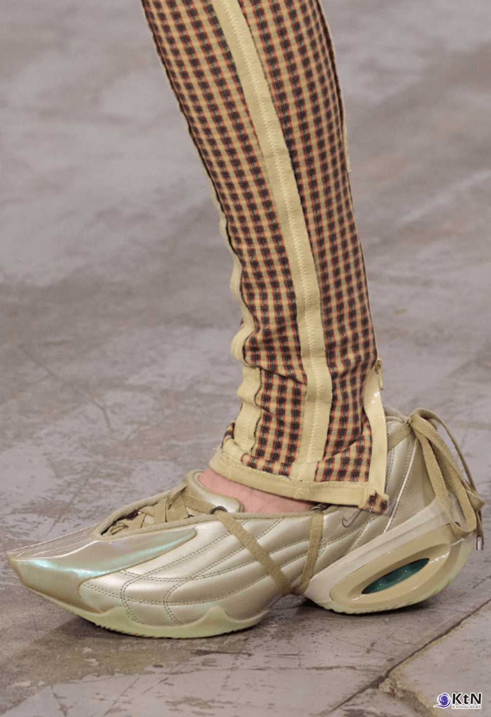 KNWLS' Milan Debut Unveils a Synergistic Collaboration with Nike. 사진=Iker Aldama, K trendy NEWS DB ⓒ케이 트렌디뉴스 무단전재 및 수집, 재배포금지