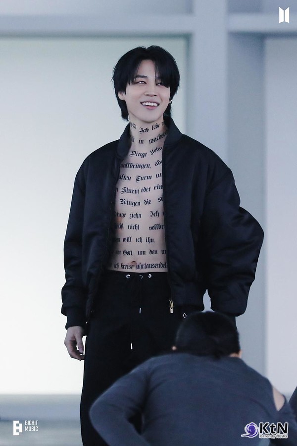 방탄소년단 BTS  지민 삼부자, 고액 기부 모임 ‘그린노블클럽’ 최초 가입  사진=2025 09.29  빅히트뮤직 영상 갈무리 K trendy NEWS DB ⓒ케이 트렌디뉴스 무단전재 및 수집, 재배포금지