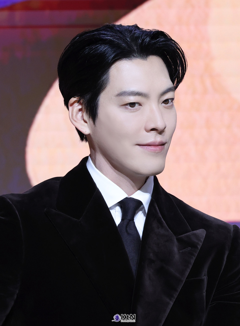 "글이 너무 좋아 보내주기 싫었다"…김우빈-수지, 작가님 향한 극찬/사진=[KtN 포토] 김우빈, ‘다 이루어질지니’  K trendy NEWS DB ⓒ케이 트렌디뉴스 무단전재 및 수집, 재배포금지