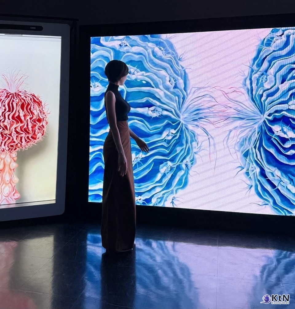 홍설 작가 / 사진=Hongseol, K trendy NEWS DB ⓒ케이 트렌디뉴스 무단전재 및 수집, 재배포금지.