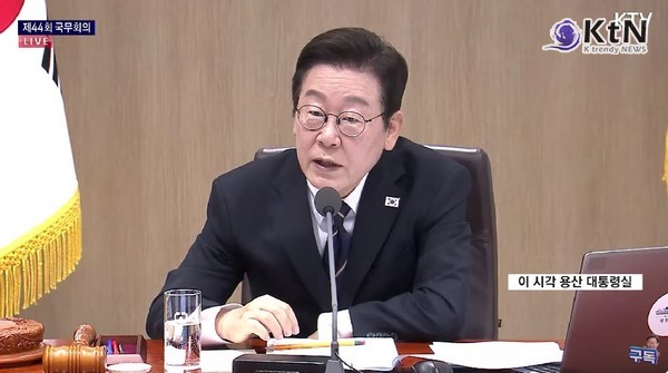 이재명 대통령, 검찰청 폐지·방미통위 출범 법안 공포  사진=2025 09.30  ktv 영상 갈무리 K trendy NEWS DB ⓒ케이 트렌디뉴스 무단전재 및 수집, 재배포금지