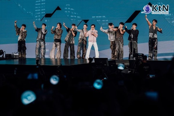 세븐틴, 홍콩 카이탁 스타디움 매진…성룡 깜짝 등장, 호텔·관광·드론쇼까지…‘세븐틴 현상’ 홍콩을 물들이다  사진=2025 10.01 Rolemodel Entertainment Group  K trendy NEWS DB ⓒ케이 트렌디뉴스 무단전재 및 수집, 재배포금지