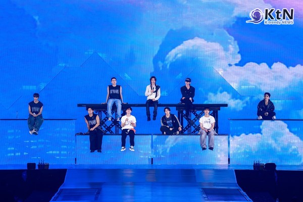 세븐틴, 홍콩 카이탁 스타디움 매진…성룡 깜짝 등장, 호텔·관광·드론쇼까지…‘세븐틴 현상’ 홍콩을 물들이다  사진=2025 10.01 플레디스 엔터테인먼트   K trendy NEWS DB ⓒ케이 트렌디뉴스 무단전재 및 수집, 재배포금지