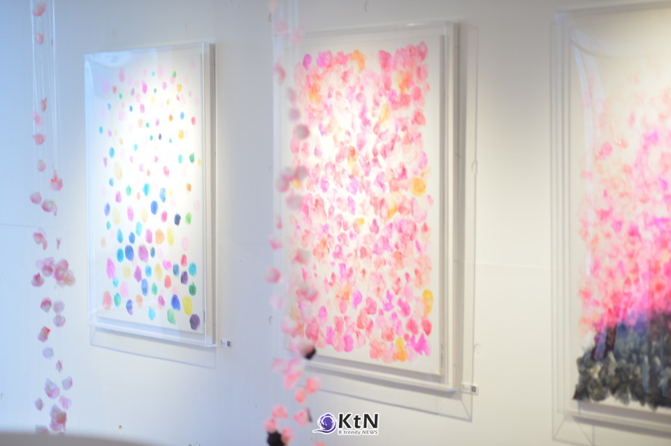 파스텔 팔레트는 불확실성과 긴장 속에서 세대가 공유하는 위로의 언어다. /사진=임지찬 작가 '피어,나' 전시회, K trendy NEWS DB ⓒ케이 트렌디뉴스 무단전재 및 수집, 재배포금지