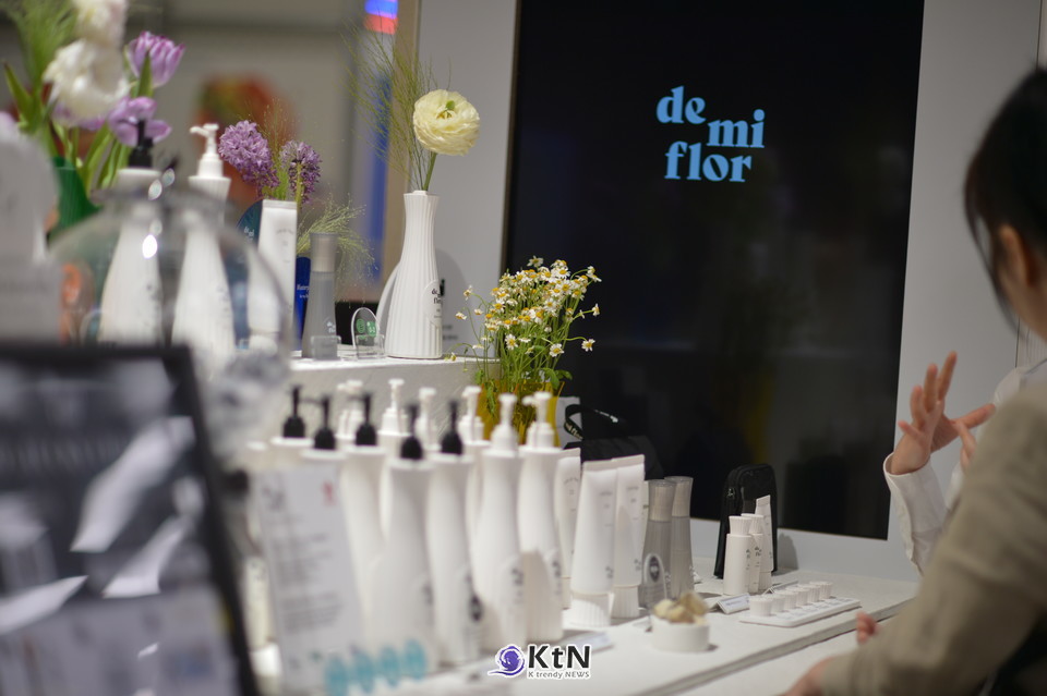 화이트는 사회가 혼탁할수록 ‘정화’의 코드로 강화된다.  /사진=K trendy NEWS DB ⓒ케이 트렌디뉴스 무단전재 및 수집, 재배포금지