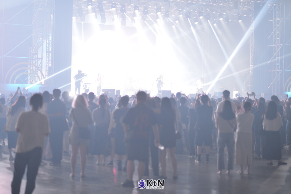 . 산업은 화이트를 패션·뷰티·테크·인테리어 전반에서 활용하며, 소비자는 화이트를 통해 안정과 새로움을 동시에 경험한다. /사진=K trendy NEWS DB ⓒ케이 트렌디뉴스 무단전재 및 수집, 재배포금지