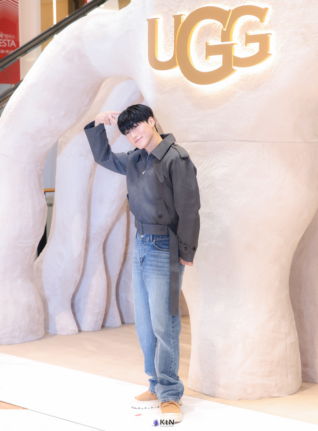 에이티즈(ATEEZ) 멤버 산이 어그의 슈즈 아이템을 활용한 스타일링으로 등장했다. / 사진=K trendy NEWS DB ⓒ케이 트렌디뉴스 무단전재 및 수집, 재배포금지.